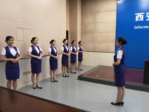 礼仪先行 服务铸魂——客户服务部开展“明纪律、严作风、抓业务”专项活动纪实