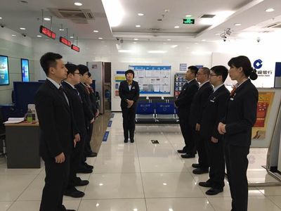 建行石景山杨庄东路支行开展3.16礼仪服务专项演练
