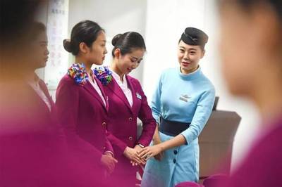 空乘服务手势礼仪知识全解析 优雅服务的艺术