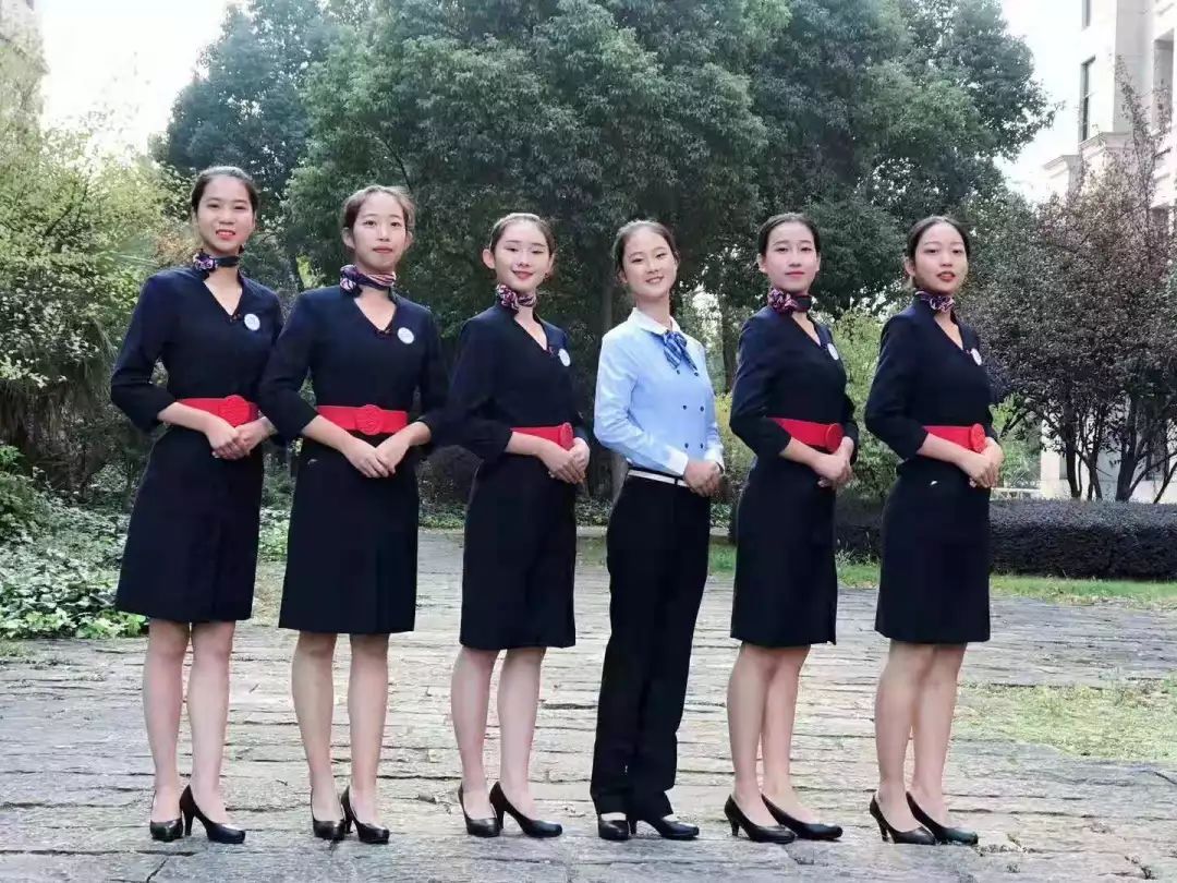 余姚技师学院(筹)2018学年学生会换届选举大会顺利召开，礼仪服务展现学子风采